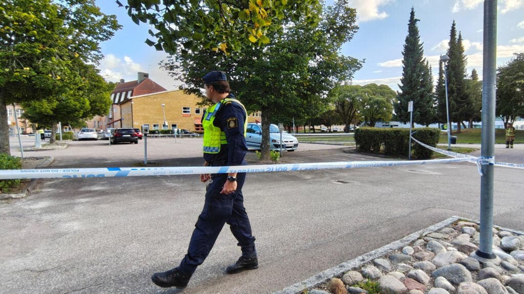 "Un hombre cubierto de sangre": ataque con espada en un colegio deja un muerto y conmociona a Suecia