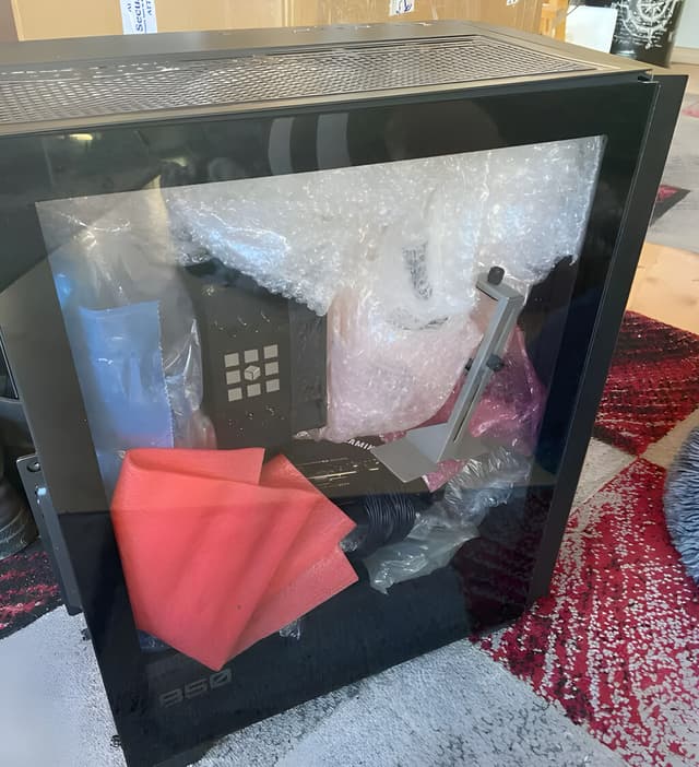 Un jugador envía su PC a reparar. Al recibirla de regreso, su tarjeta gráfica estaba suelta dentro de la carcasa