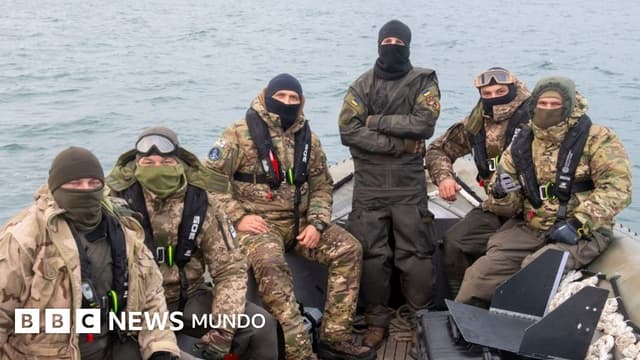 Un paso en falso y todo podría salir mal: los buzos de Ucrania que despejan minas submarinas rusas