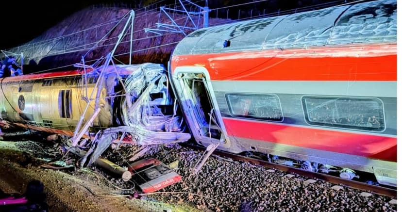 Un tren descarrila y choca con otro en Adamuz, España; reportan hasta ahora 5 muertos