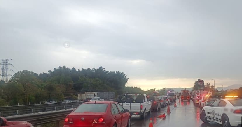 Una carambola en la carretera Puebla-Córdoba, en Veracruz, deja al menos 40 heridos