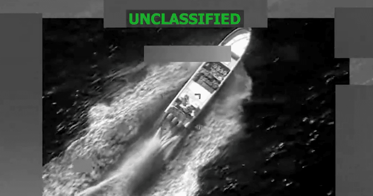 VIDEO ¬ EU hunde otra presunta narcolancha en el Pacífico; hay 2 muertos y 1 náufrago