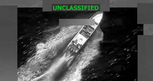 VIDEO ¬ EU hunde otra presunta narcolancha en el Pacífico; hay 2 muertos y 1 náufrago