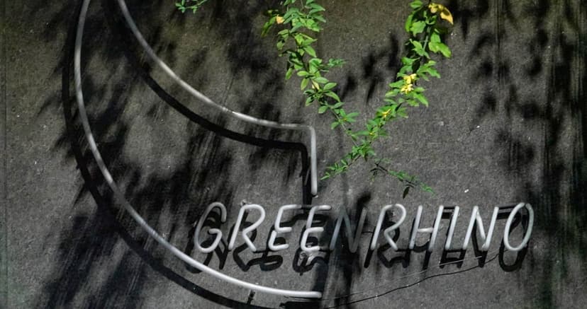 VIDEO ¬ Hombre protesta a bolillazos en panadería de chef que criticó cultura del pan