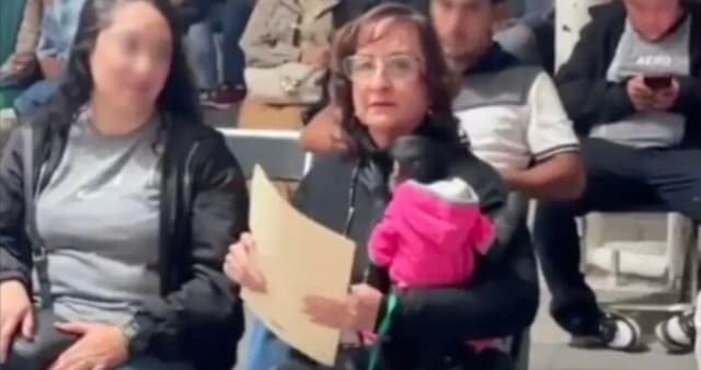 VIDEO ¬ Regidora de Ocotlán es captada cargando mono araña; Profepa presenta denuncia