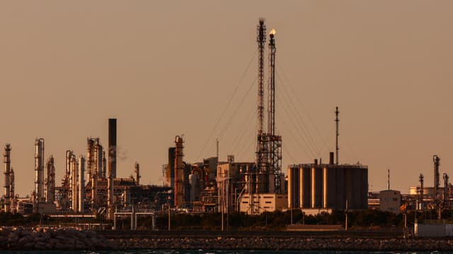 "Vienen tiempos difíciles": la tensión en Medio Oriente pone presión a la economía mundial