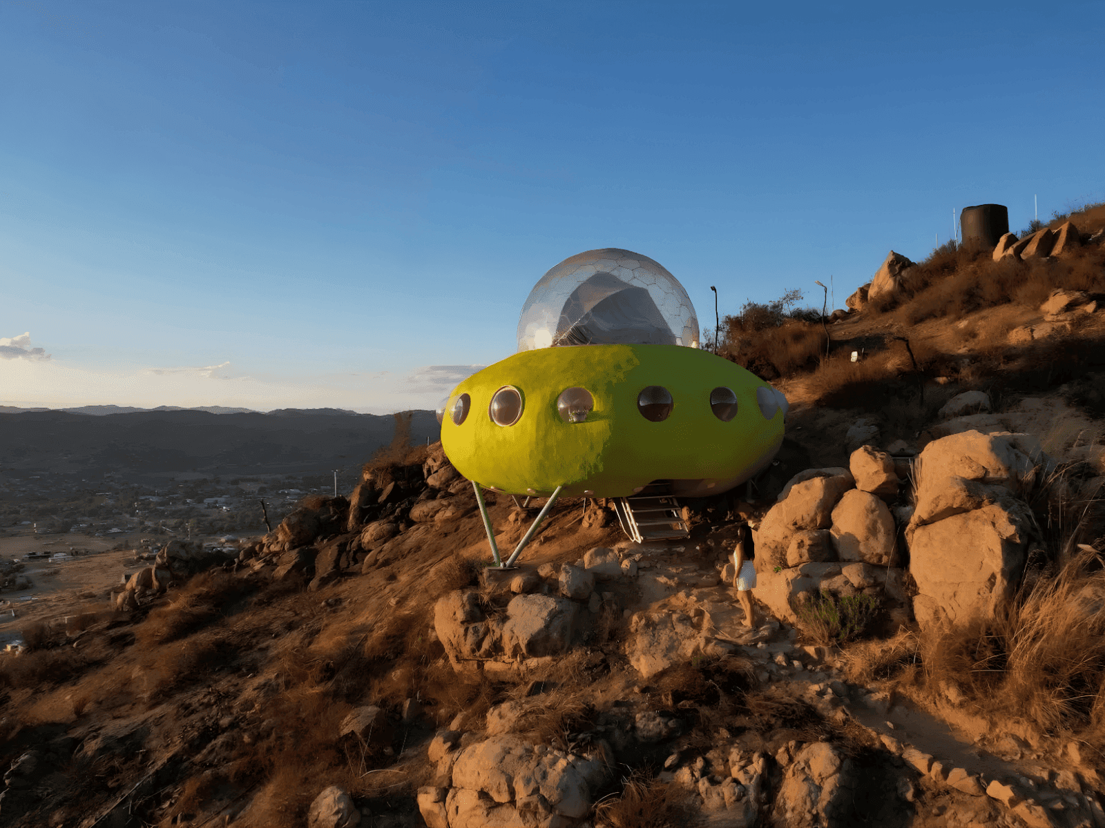 ¿Ya viste el UFO Guadalupe? Un hospedaje de otro mundo en Baja California