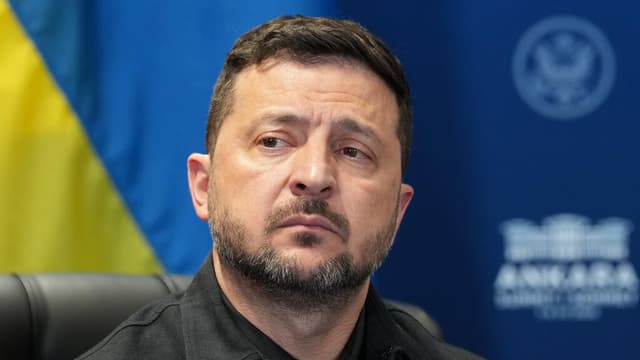 Zelenski reivindica un ataque a gran escala de Ucrania contra una fábrica espacial rusa en Samara
