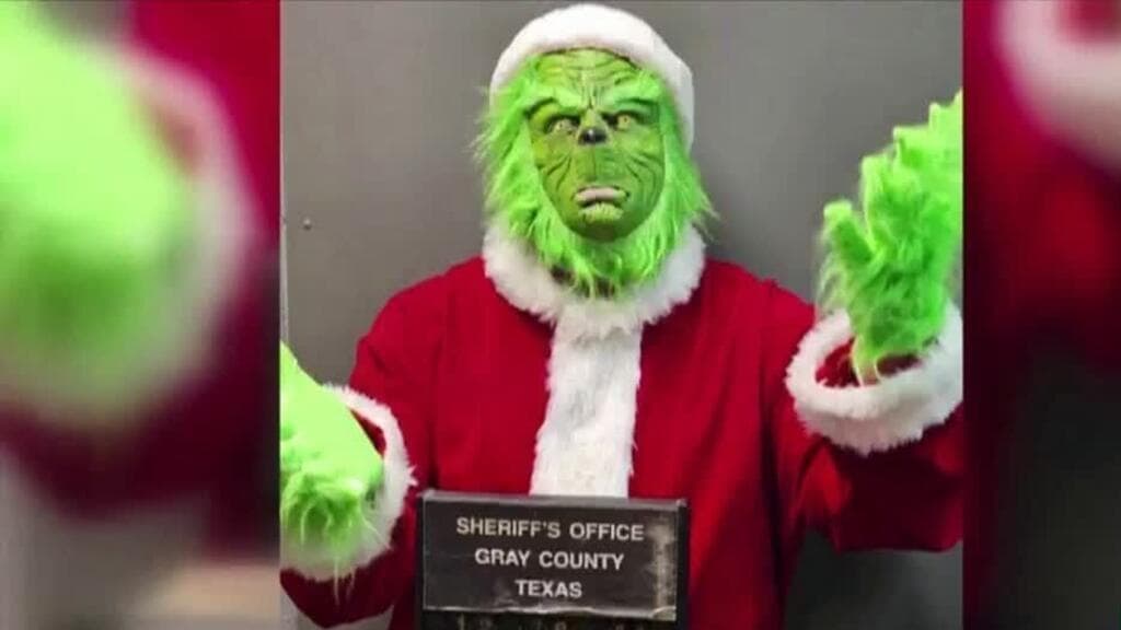 Robar regalos y campañas de conciencia: el Grinch alegra la Navidad de los niños