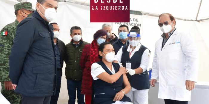 En #Coahuila, personal del sector Salud y del Ejército mexicanos reciben vacuna contra COVID-19.