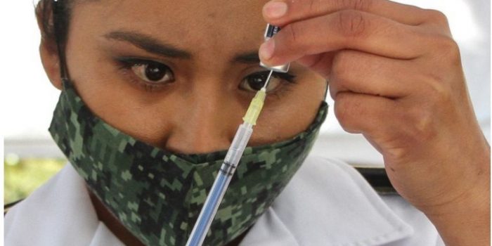 personal médico que no estaba en la lista recibió vacuna (nota de Sofía Sandra San Juan en OEM-Informex) julioastillero.com