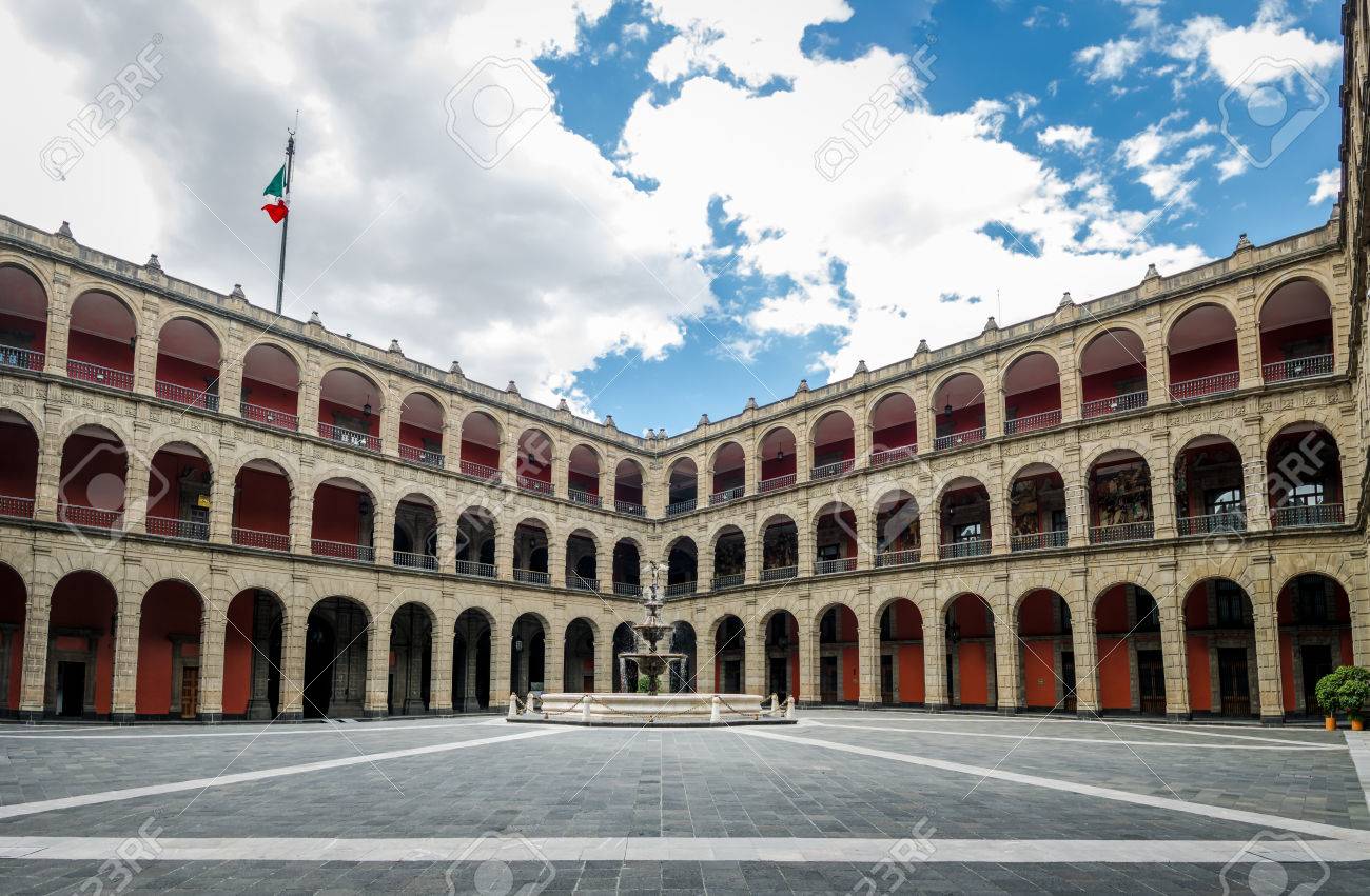 Crearán oficina en Palacio Nacional para proteger a paisanos de abusos