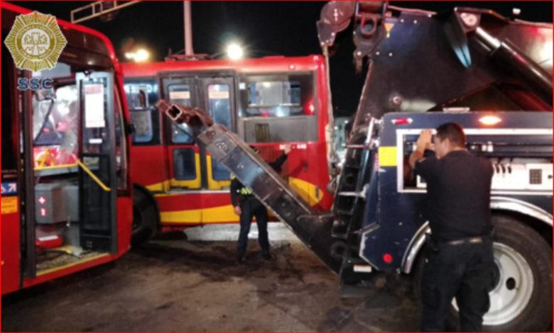 Unidades de Metrobús chocan en Paseo de la Reforma y Av. Hidalgo – EL CHAMUCO Y LOS HIJOS DEL AVERNO