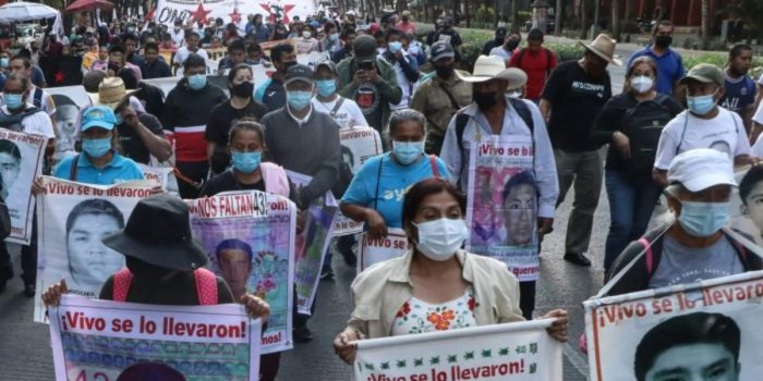 Caen 9 policías municipales por Ayotzinapa – EL CHAMUCO Y LOS HIJOS DEL AVERNO