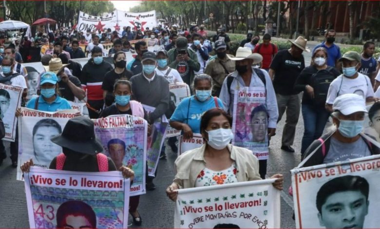 Caen 9 policías municipales por Ayotzinapa – EL CHAMUCO Y LOS HIJOS DEL AVERNO