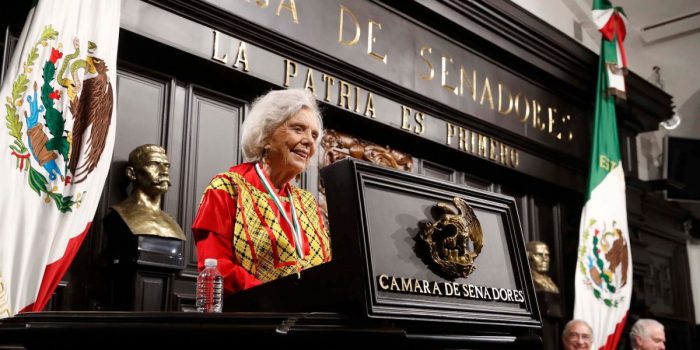 Poniatowska recibe medalla Belisario Domínguez – EL CHAMUCO Y LOS HIJOS DEL AVERNO