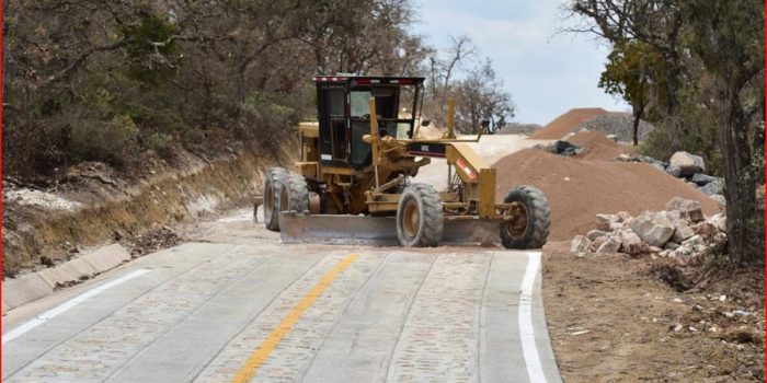 Todas las cabeceras municipales de Oaxaca tendrán caminos pavimentados antes de terminar sexenio – EL CHAMUCO Y LOS HIJOS DEL AVERNO