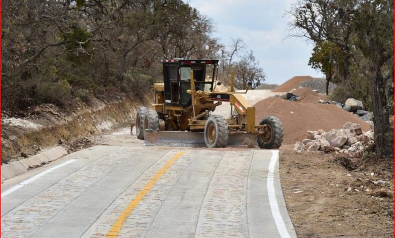 Todas las cabeceras municipales de Oaxaca tendrán caminos pavimentados antes de terminar sexenio – EL CHAMUCO Y LOS HIJOS DEL AVERNO