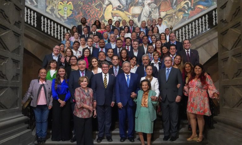 Recibe AMLO a senadoras y senadores en Palacio Nacional – EL CHAMUCO Y LOS HIJOS DEL AVERNO