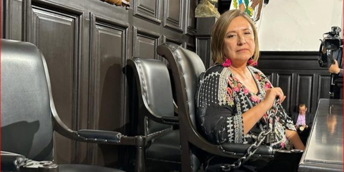 Senadora se encadena a tribuna de Xicoténcatl – EL CHAMUCO Y LOS HIJOS DEL AVERNO