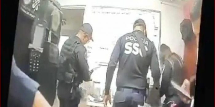 Suspenden a policías de CDMX acusados de abuso de autoridad – EL CHAMUCO Y LOS HIJOS DEL AVERNO