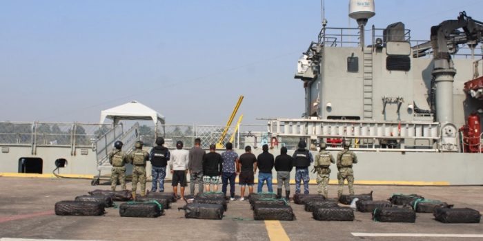 Aseguran dos embarcaciones con más de una tonelada y media de clorhidrato de cocaína en Michoacán – EL CHAMUCO Y LOS HIJOS DEL AVERNO