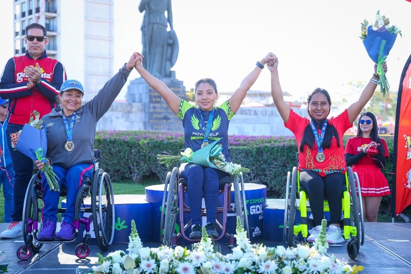 Yeni Aide Hernández se llevó el primer lugar en la categoría femenil, seguida de Ivonne Reyes y Leticia Sánchez. EL INFORMADOR/H. FIGUEROA 