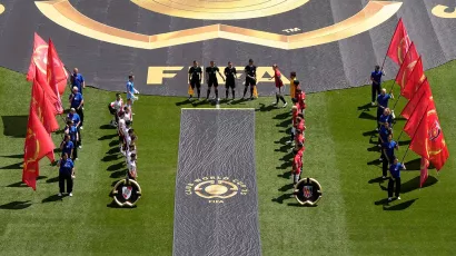 ¡Rechazo 'Mundial'! El capitán de Urawa negó el saludo a River Plate
